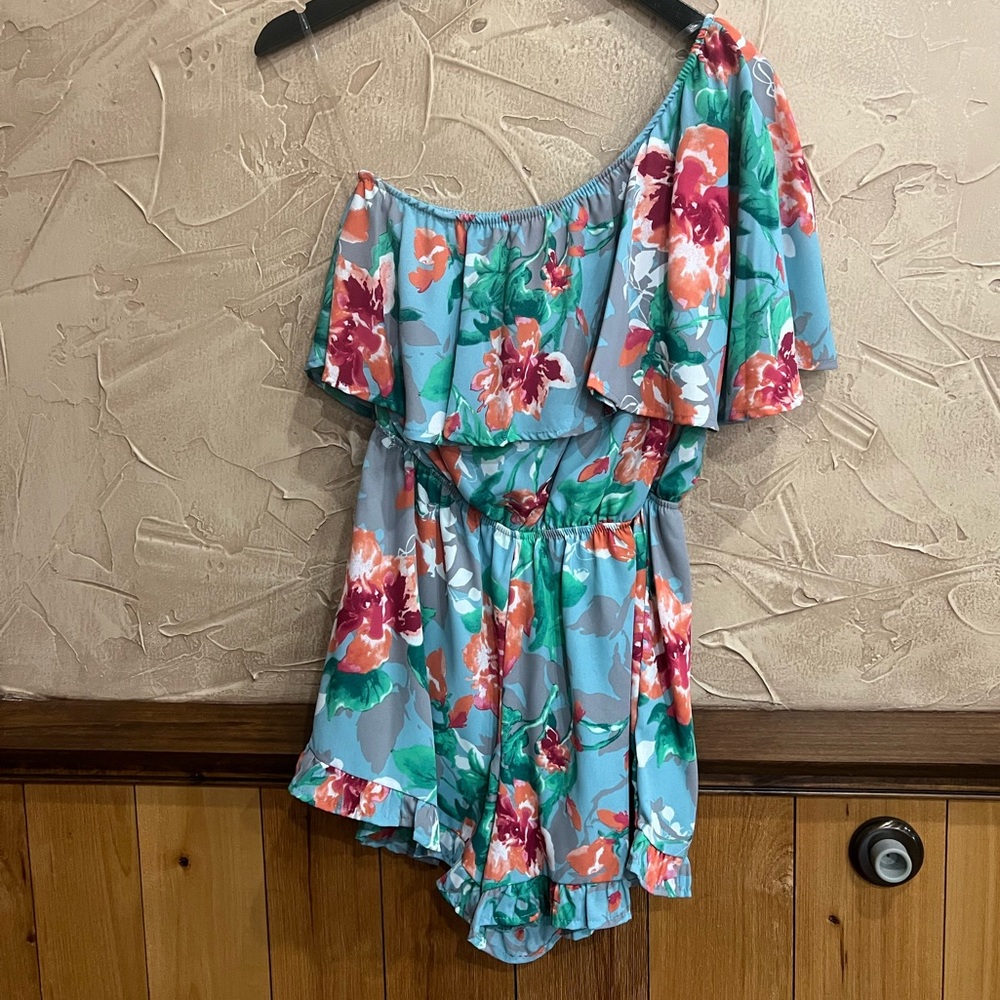 BOUTIQUE CLOSEOUT! NWT Floral Romper